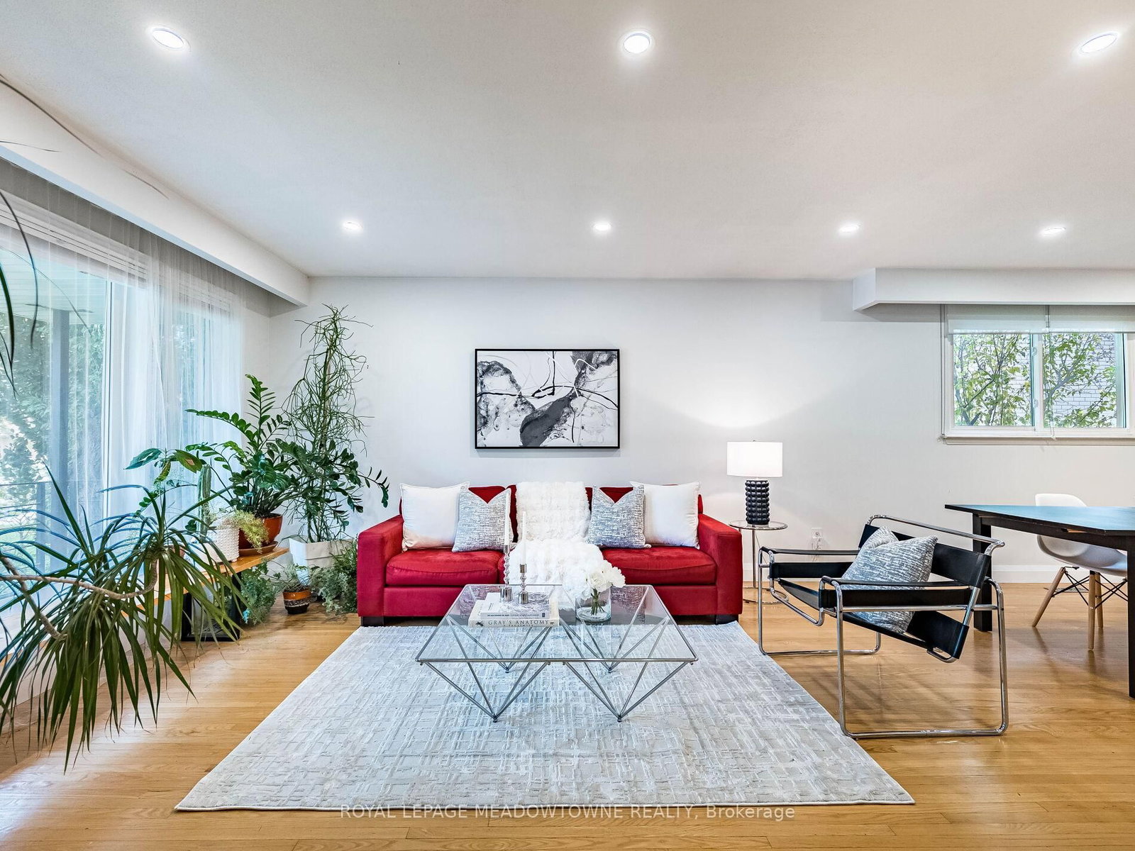 Detached House sold at 1266 Winding Trail, Mississauga, Ontario, L4Y 2T7 - Applewood - MLS: W12532906