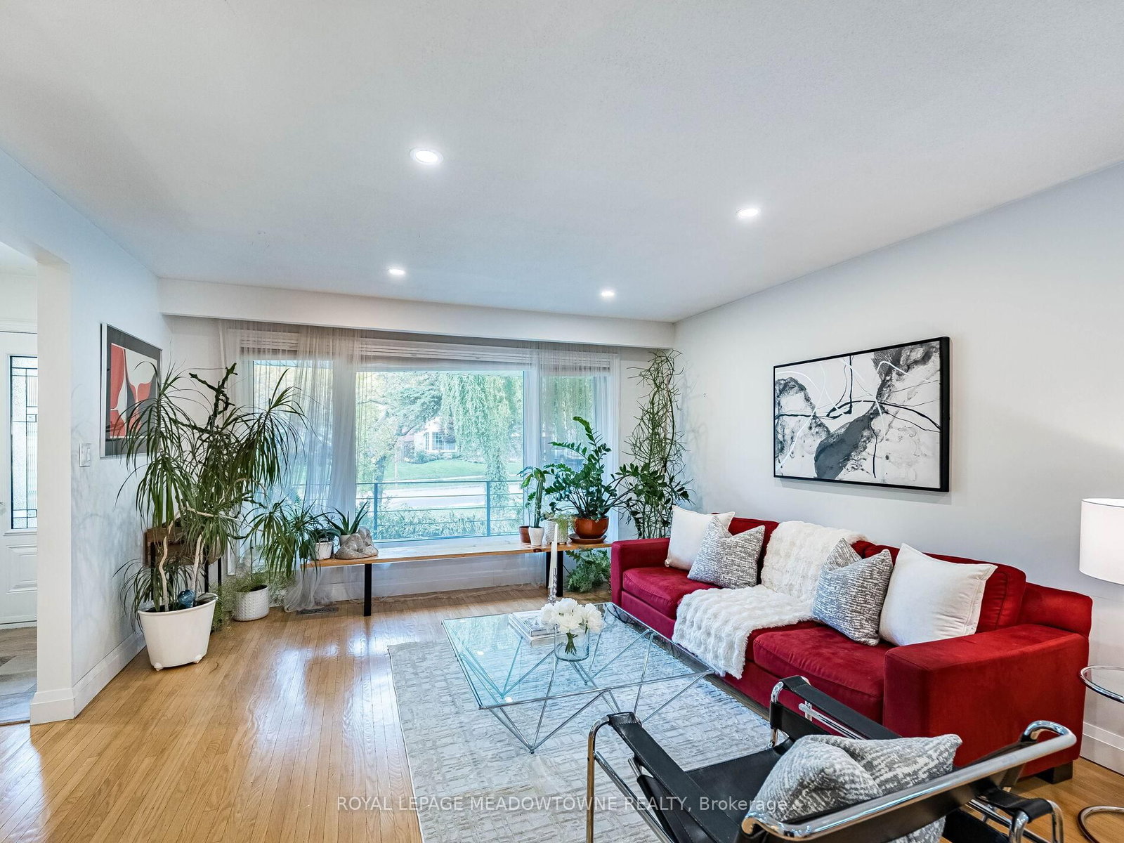 Detached House sold at 1266 Winding Trail, Mississauga, Ontario, L4Y 2T7 - Applewood - MLS: W12532906