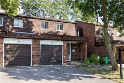 Townhouse sold at 51-3025 Cedarglen Gate, Mississauga, Ontario, L5C 2V7 - Erindale - MLS: W12533270
