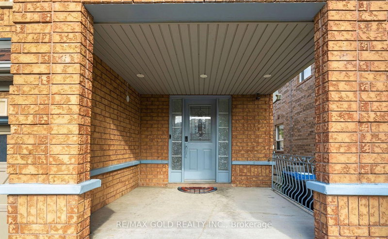 5 Farthingale Cres, Brampton, L7A 1R3 | Image 3