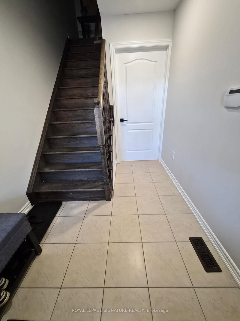 31 Shiff Cres, Brampton, L6Z 0H6 | Image 2