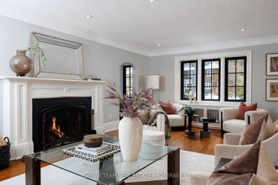 35 Baby Point Crescent — photo 4