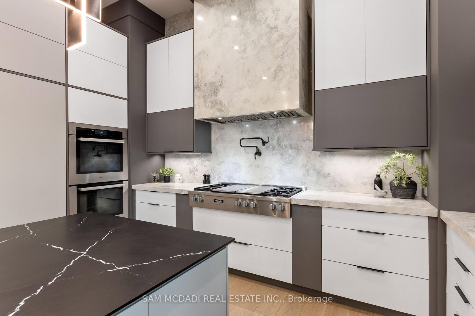 Detached House for sale at 112 Elton Park Road, Oakville, Ontario, L6J 4C1 - Morrison - MLS: W12539428