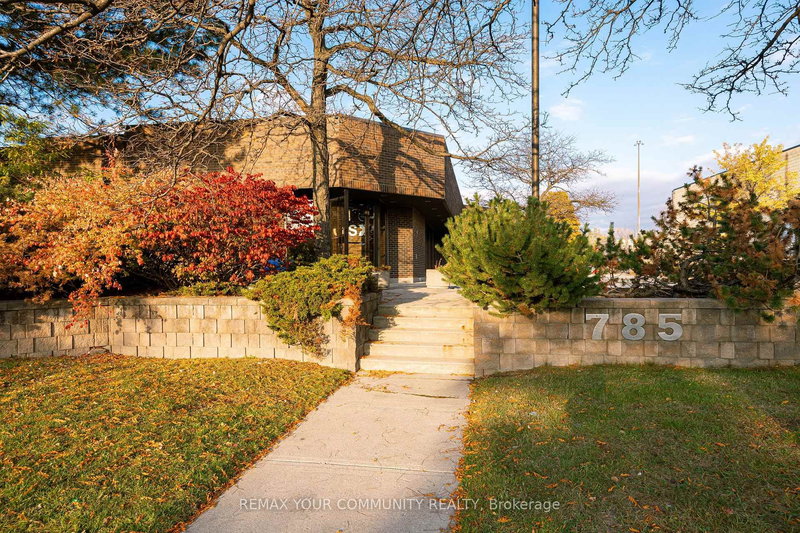 785 Arrow Rd, Toronto, M9M 2L4 | Image 2