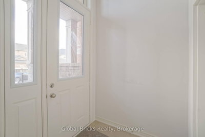 49 Burnhamthorpe Road E — photo 5