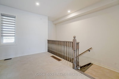 49 Burnhamthorpe Road E — more photos
