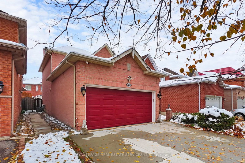 47 Hood Cres, Brampton, L6Y 4S7 | Image 2