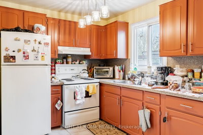 4278 Sawmill Valley Drive • Mississauga, ON photo 8