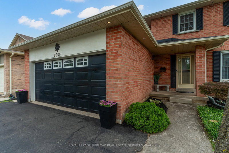 2055 Hunters Wood Dr, Burlington, L7M 2T9 | Image 3