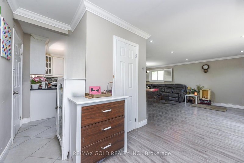 11 Dudley Pl, Brampton, L6T 3C2 | Image 3