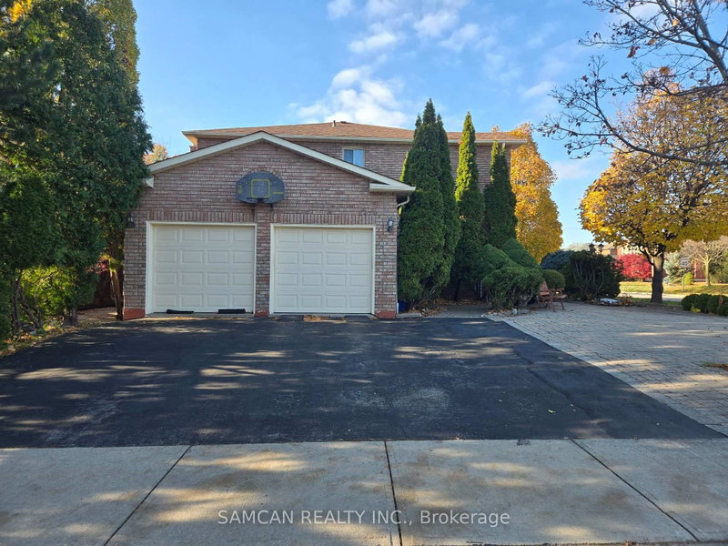 2 - 2470 Wynten Way