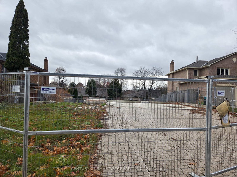 6 Chalmers Crt, Brampton, L6Z 3H1 | Image 3