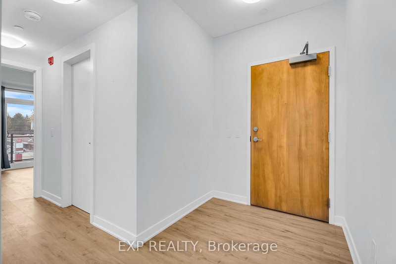 302 - 340 Plains Rd E, Burlington, L7T 0C2 | Image 2