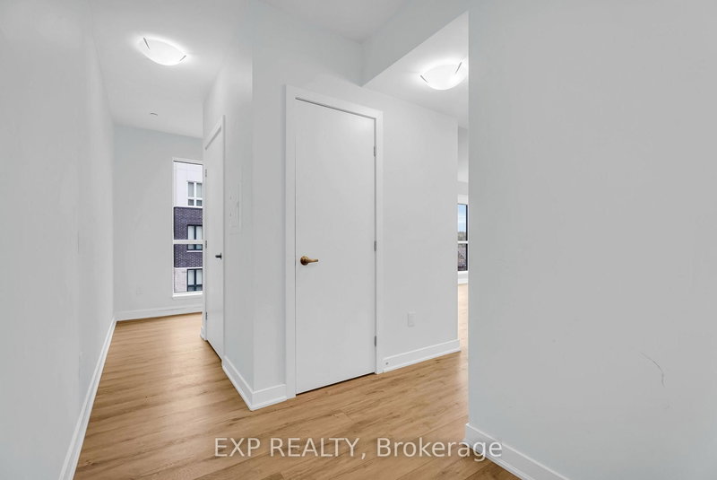 302 - 340 Plains Rd E, Burlington, L7T 0C2 | Image 3