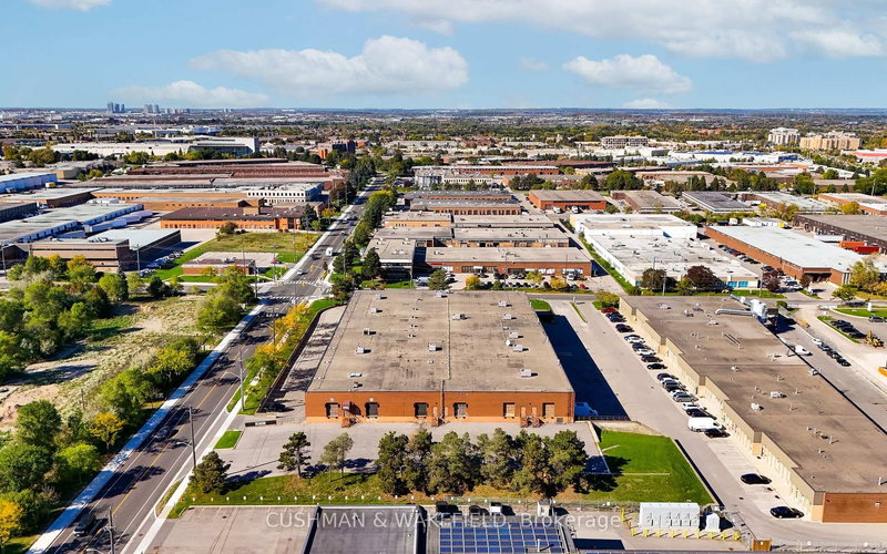 573 Alness St, Toronto, M3J 2T8 | Image 2