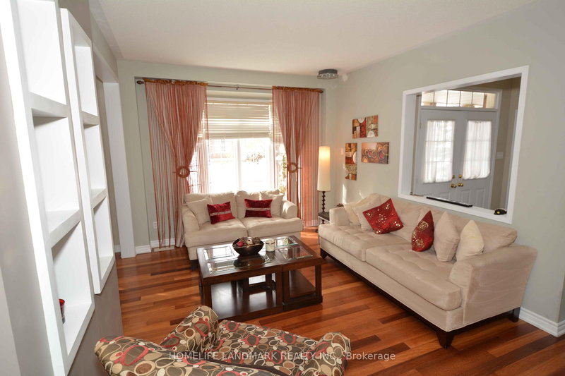 4825 Fulwell Rd, Mississauga, L5M 7J8 | Image 3