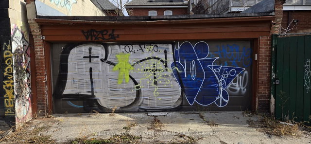 2257 Dundas Street W