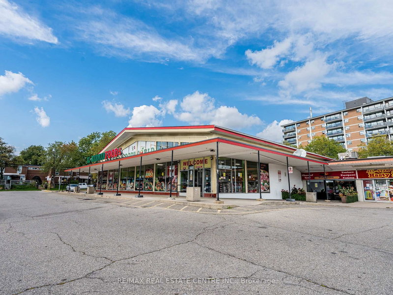 3445 Fieldgate Dr, Mississauga, L4X 2J4 | Image 2