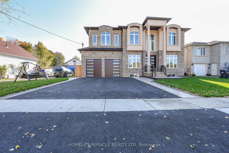 11 Hillcrest Ave, Brampton, L6W 1Y7 | Image 2