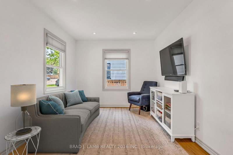 794 The Queensway, Toronto, M8Z 1N5 | Image 3