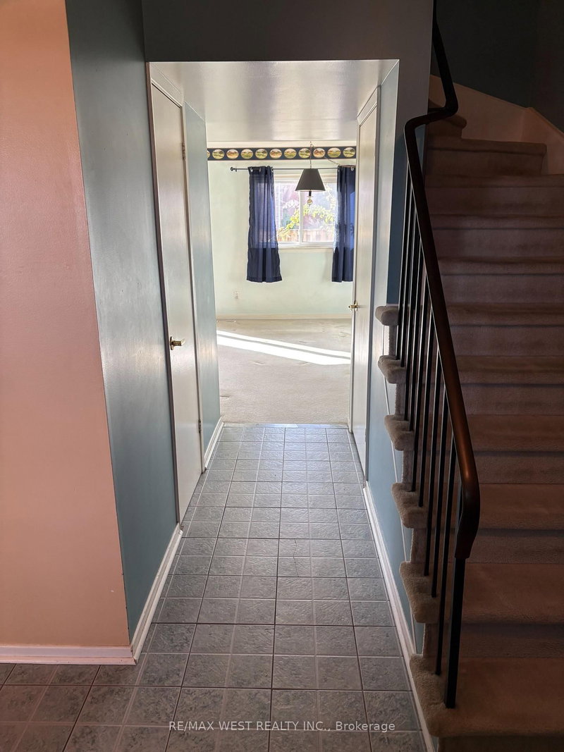 67 - 900 Central Park Dr, Brampton, L6S 3J6 | Image 2