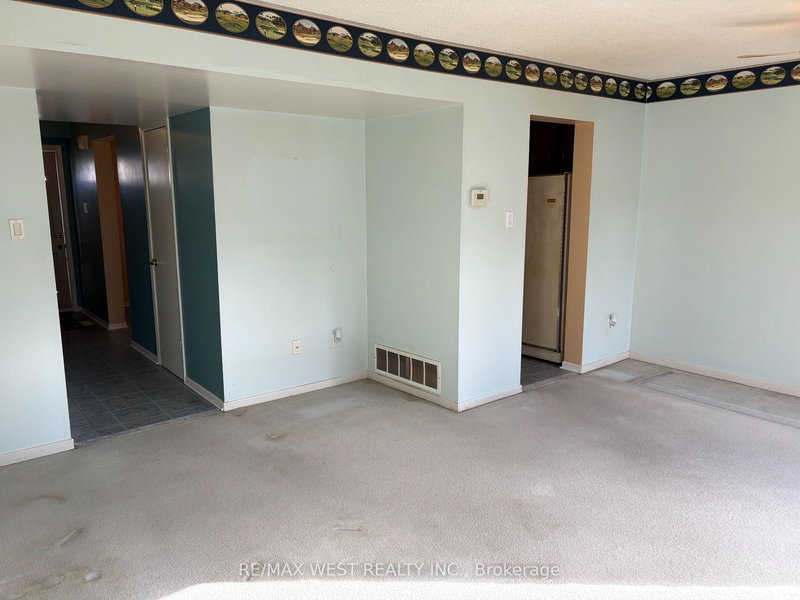 67 - 900 Central Park Dr, Brampton, L6S 3J6 | Image 3