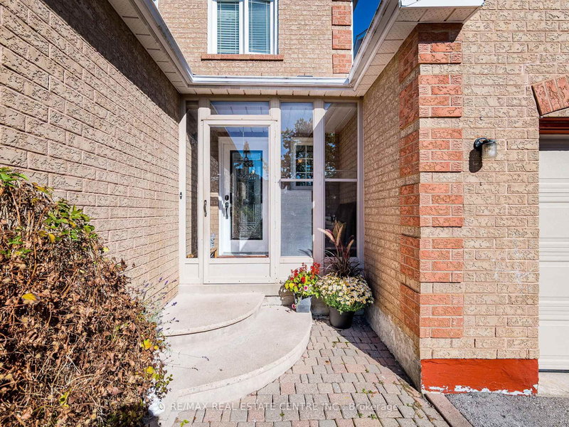 100 White Tail Cres, Brampton, L6Y 5B9 | Image 3
