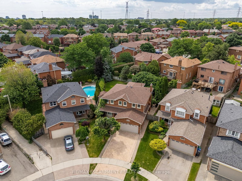 2054 Teeside Crt, Mississauga, L5M 3E5 | Image 3