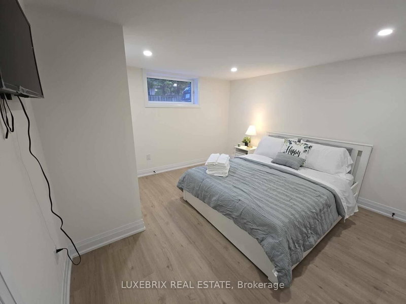 1025 Wayne Pl, Burlington, L7T 3R5 | Image 3