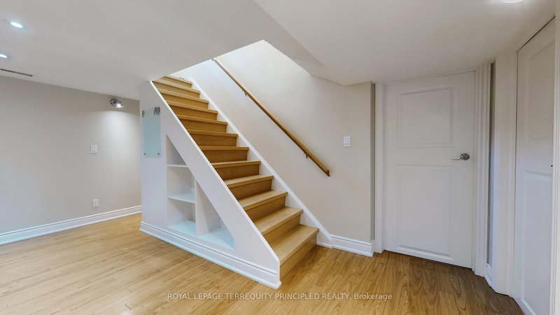 Lower - 14 Hedges Blvd, Toronto, M9B 3C2 | Image 2