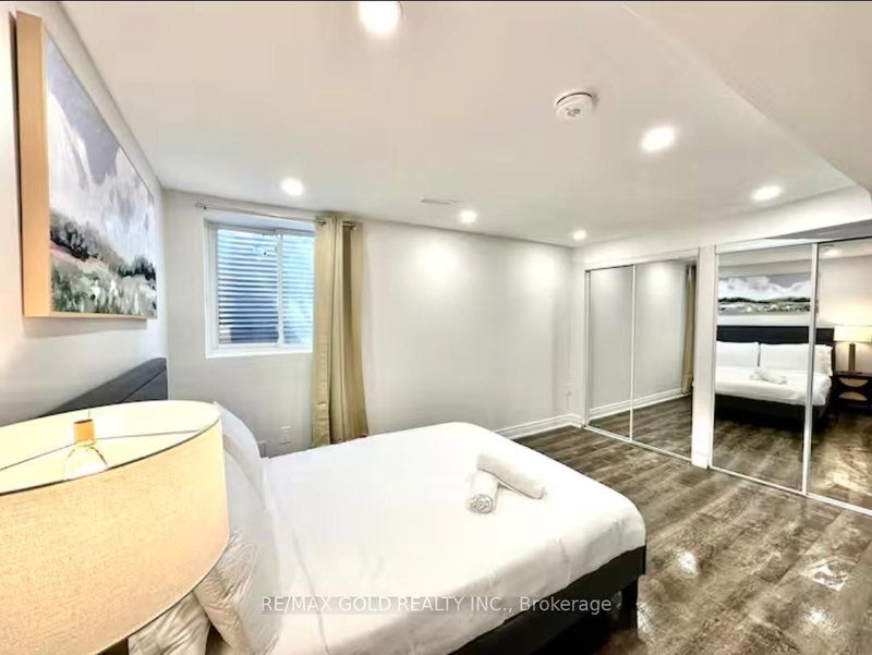 Lower - 1749 Wembury Rd, Mississauga, L5J 4G4 | Image 2