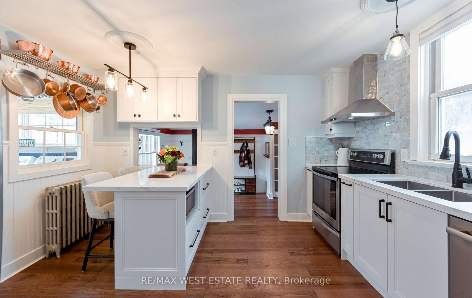 Detached House for sale at 122 King Street, Caledon, Ontario, L7E 3G2 - Bolton East - MLS: W12559970