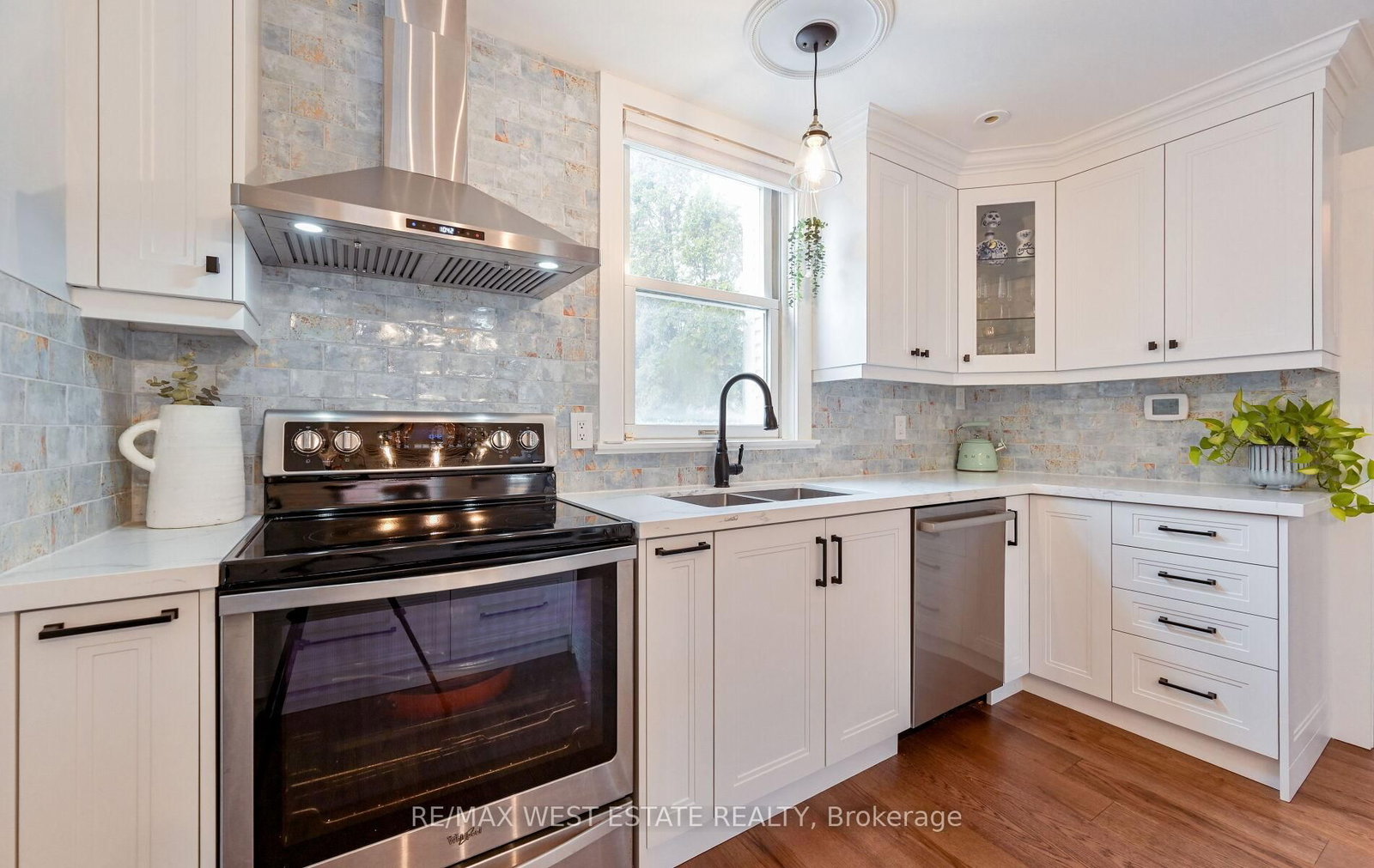 Detached House for sale at 122 King Street, Caledon, Ontario, L7E 3G2 - Bolton East - MLS: W12559970