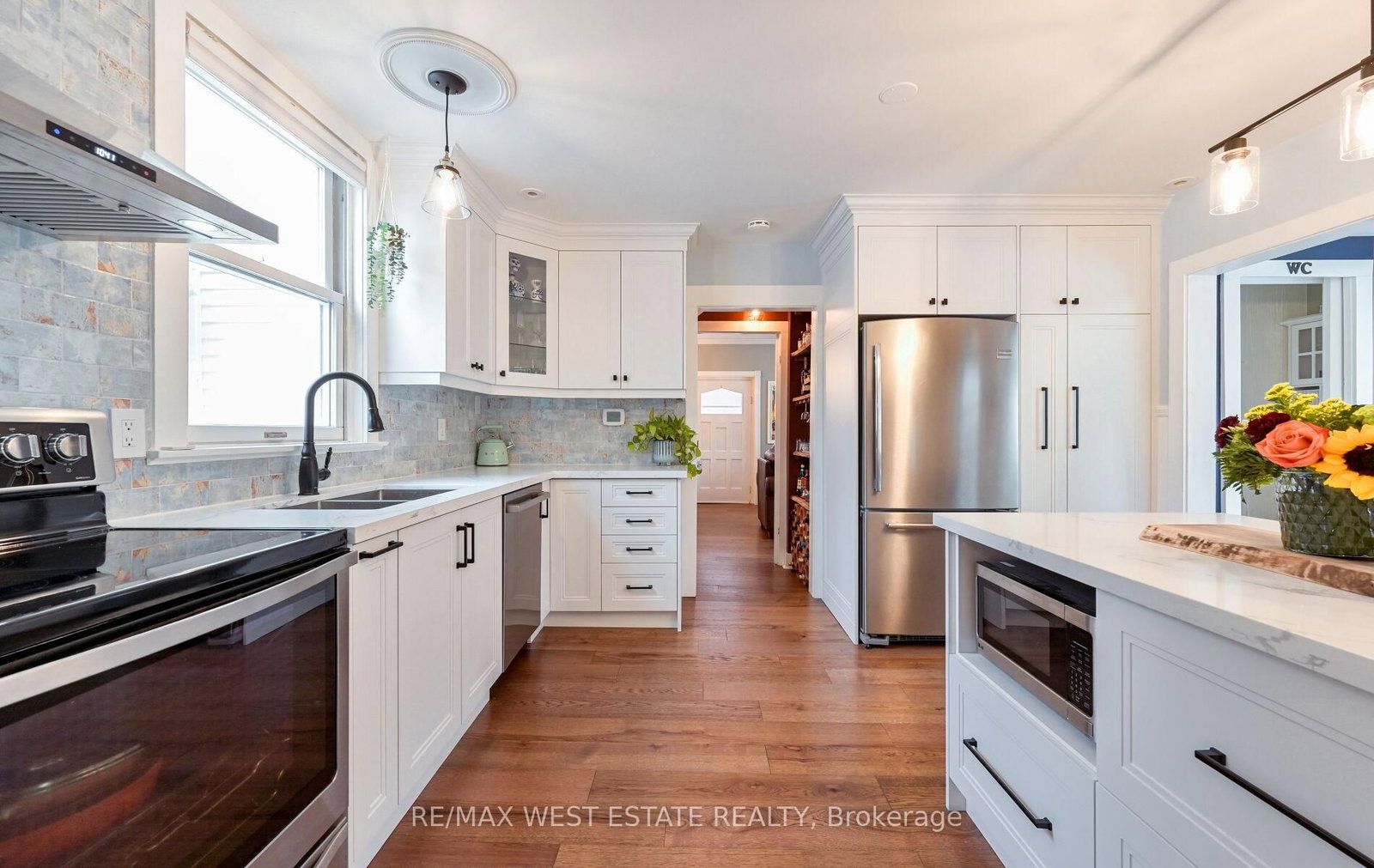 Detached House for sale at 122 King Street, Caledon, Ontario, L7E 3G2 - Bolton East - MLS: W12559970