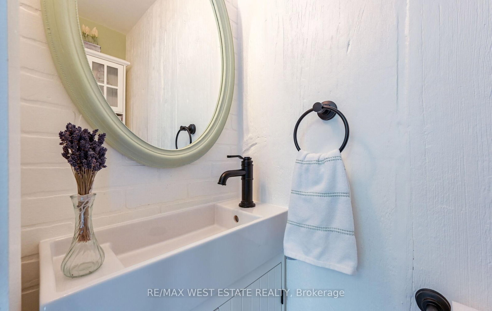 Detached House for sale at 122 King Street, Caledon, Ontario, L7E 3G2 - Bolton East - MLS: W12559970