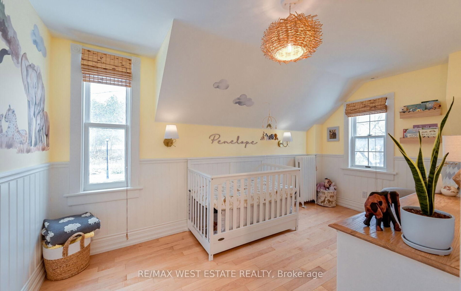 Detached House for sale at 122 King Street, Caledon, Ontario, L7E 3G2 - Bolton East - MLS: W12559970