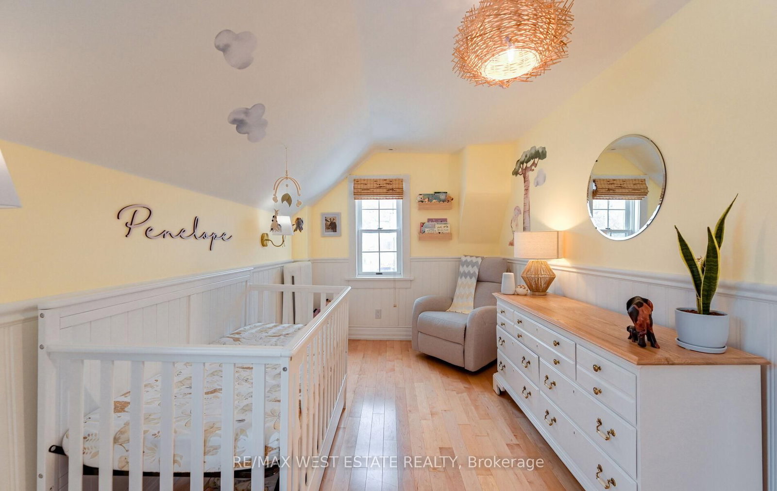 Detached House for sale at 122 King Street, Caledon, Ontario, L7E 3G2 - Bolton East - MLS: W12559970