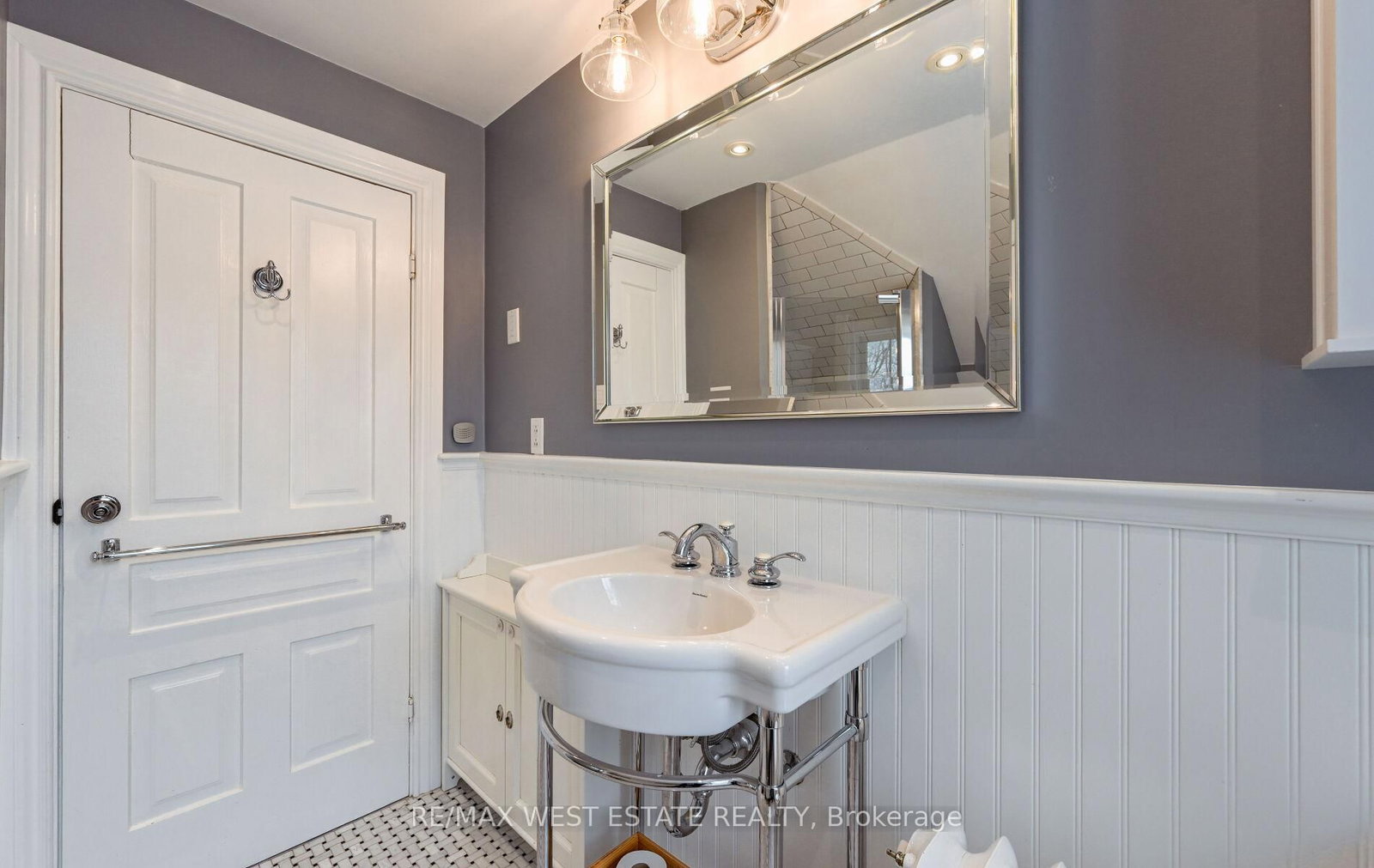 Detached House for sale at 122 King Street, Caledon, Ontario, L7E 3G2 - Bolton East - MLS: W12559970