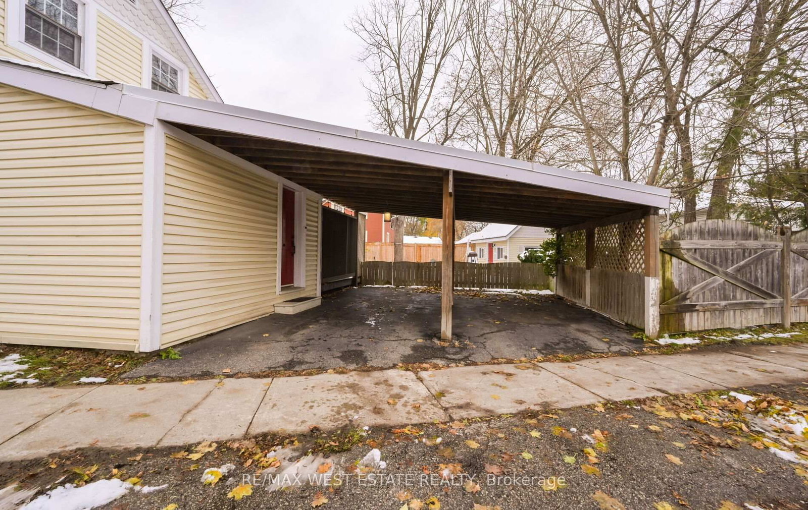 Detached House for sale at 122 King Street, Caledon, Ontario, L7E 3G2 - Bolton East - MLS: W12559970