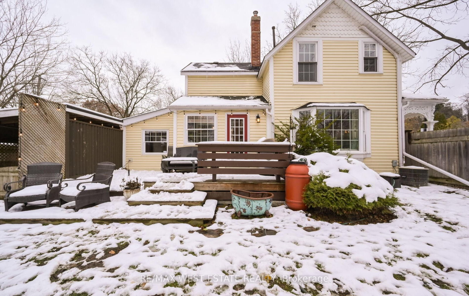 Detached House for sale at 122 King Street, Caledon, Ontario, L7E 3G2 - Bolton East - MLS: W12559970