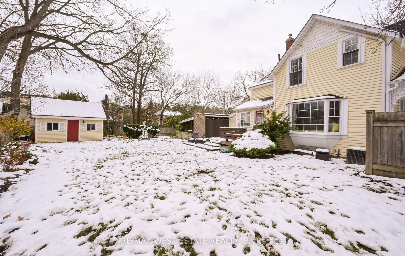 Detached House for sale at 122 King Street, Caledon, Ontario, L7E 3G2 - Bolton East - MLS: W12559970