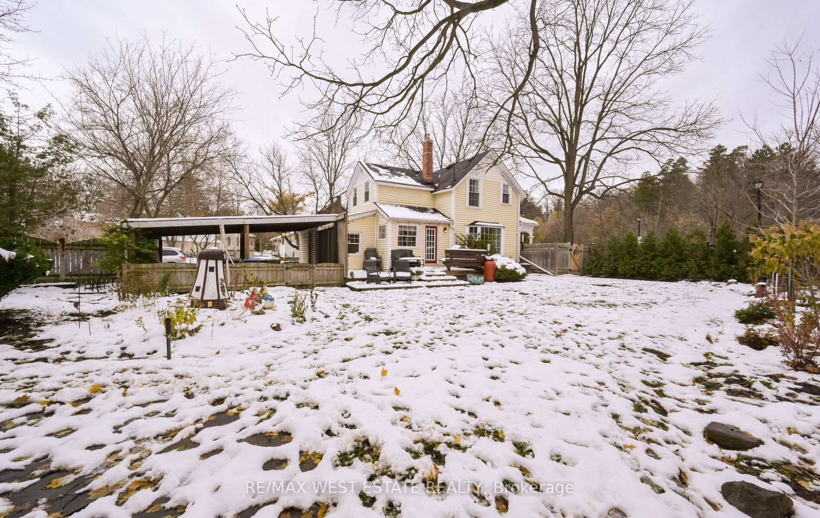 Detached House for sale at 122 King Street, Caledon, Ontario, L7E 3G2 - Bolton East - MLS: W12559970