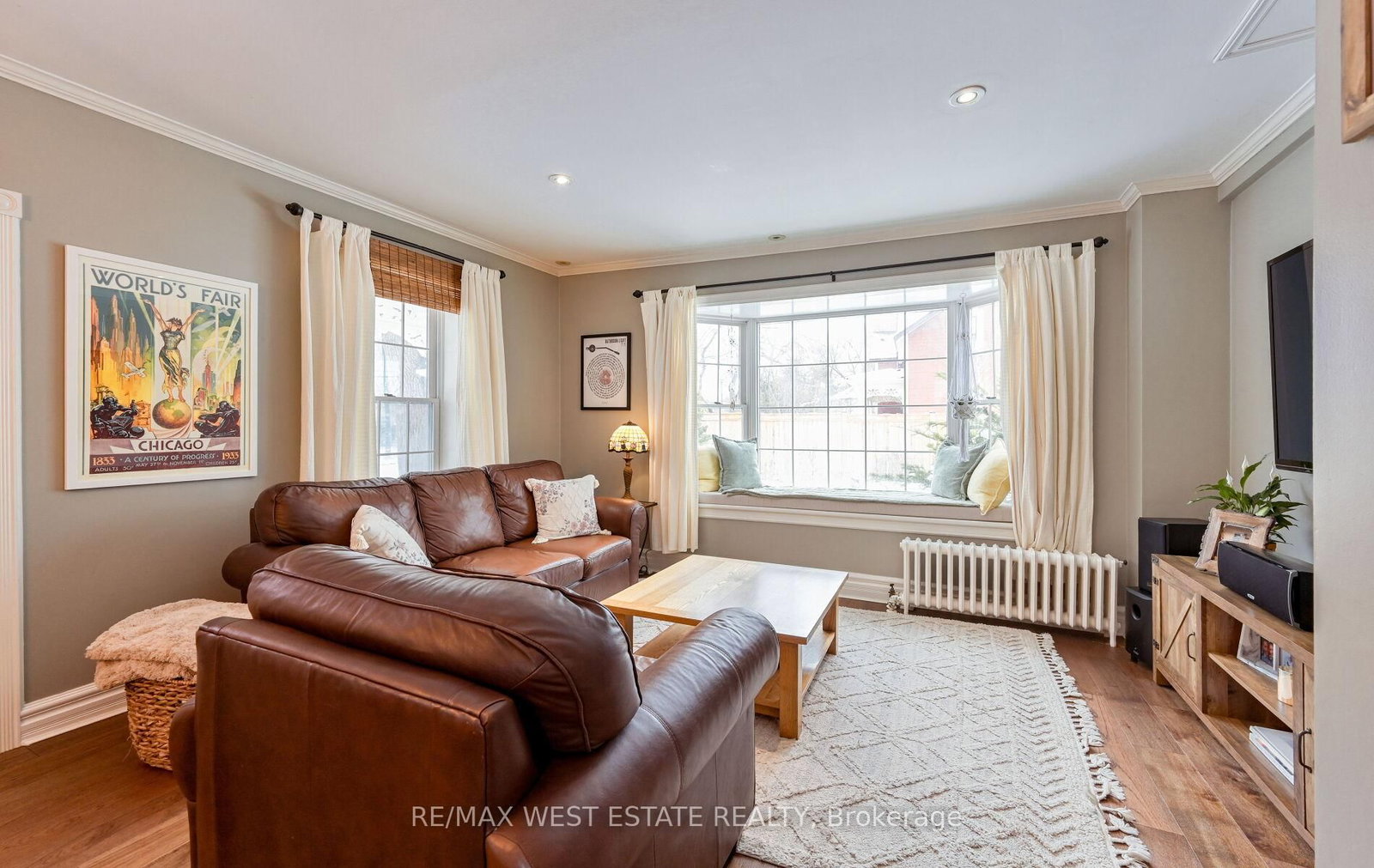 Detached House for sale at 122 King Street, Caledon, Ontario, L7E 3G2 - Bolton East - MLS: W12559970