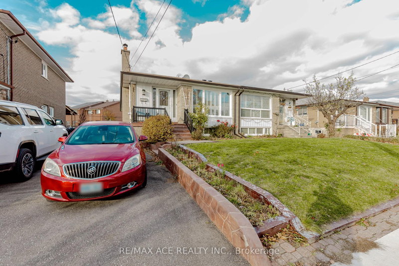 175 Lindylou Rd, Toronto, M9M 2B8 | Image 2