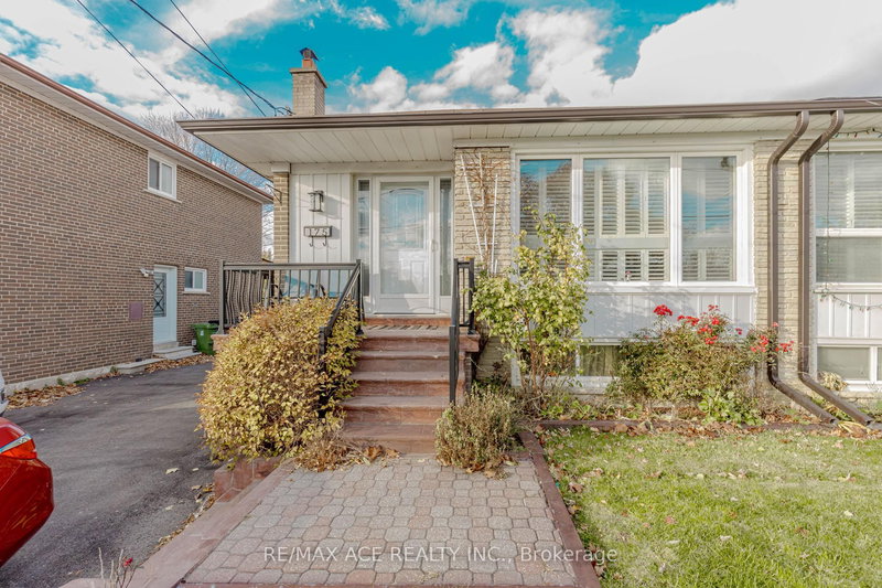175 Lindylou Rd, Toronto, M9M 2B8 | Image 3