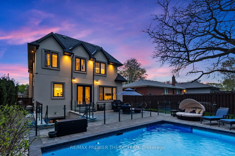 5 Storey Cres, Toronto, M9B 3C7 | Image 2