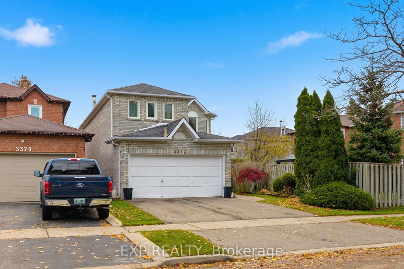 3372 Bobwhite Mews, Mississauga, L5N 6E7 | Image 2