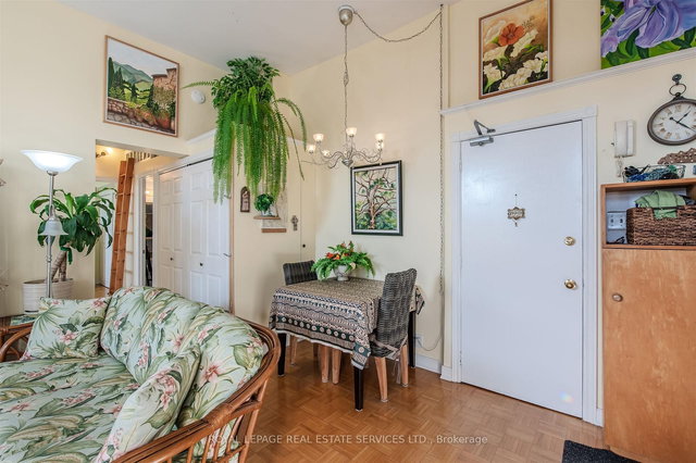 9 - 2847 Dundas Street W