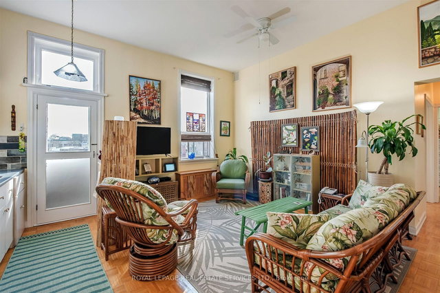 9 - 2847 Dundas Street W