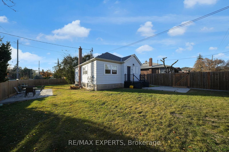 4 Larchmere Ave, Toronto, M9L 2N1 | Image 2
